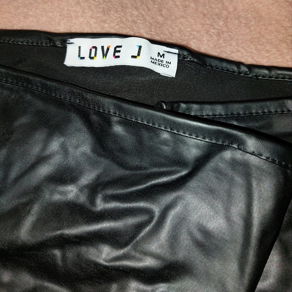 BLACK TUBE TOP CROP TOP FAUX LEATHER - Picture 2 of 4